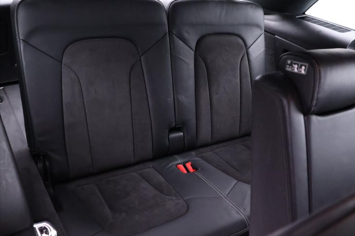 Audi Q7 3,0 TDI 180kW S-LINE CZ 7 Míst