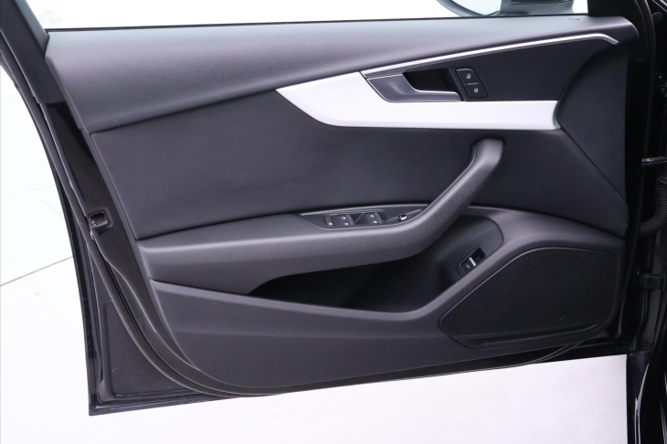 Audi A4 3,0 TDI 160kW Aut. S-Line Navi