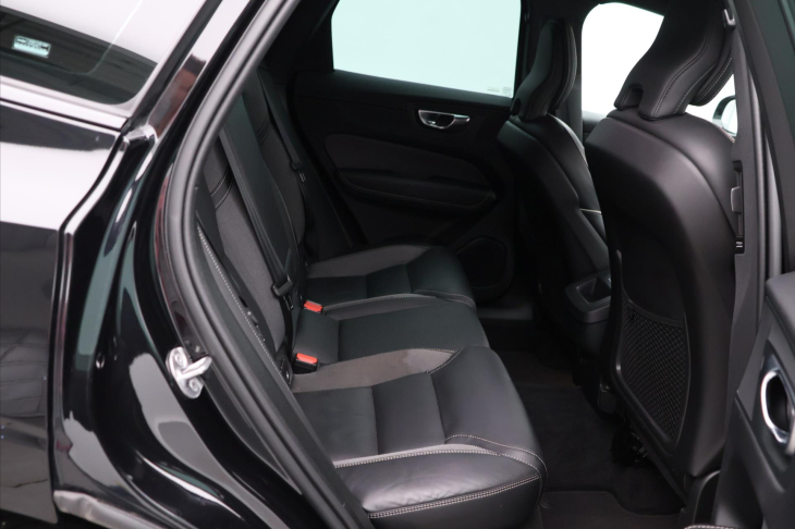 Volvo XC60 2,0 B5 AWD Plus Black Ed. AT