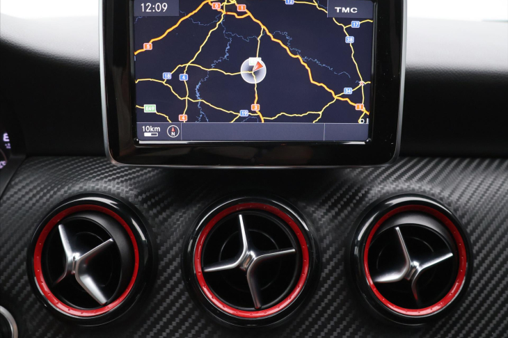 Mercedes-Benz Třídy A 2,0 45 265 kW 4Matic AMG Klima