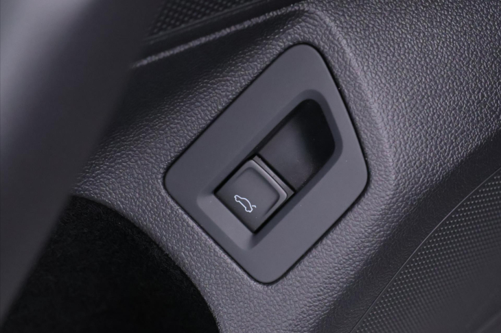 Volkswagen Passat 2,0 TDI 147kW DSG Matrix DPH