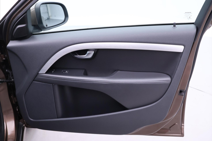 Volvo V70 2,4 D5 158 kW Summum