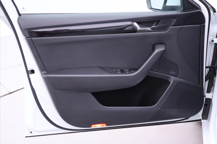 Škoda Superb 2,0 TDI 140kW DSG L&K Xenon