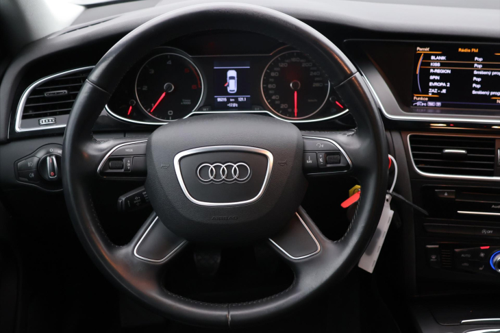 Audi A4 2,0 TDi 100kW Kůže Pano Navi