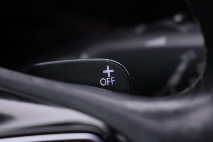 Volkswagen Touareg 3,0 TDI V6 DSG R-LINE CZ 4M