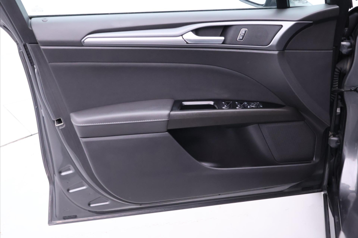 Ford Mondeo 2,0 TDCi 132kW 4x4 CZ Titanium