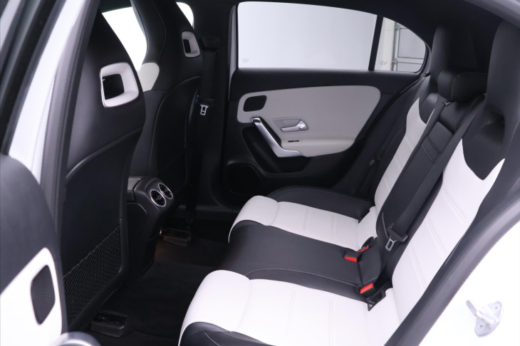 Mercedes-Benz Třídy A 1,3 200 120kW Aut. CZ kůže DPH