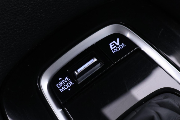 Toyota Corolla 1,8 HB Active Aut. DPH CZ 1.Maj.