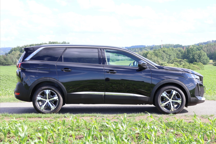 Peugeot 5008 1,2 PT Aut. Allure 7-Míst DPH