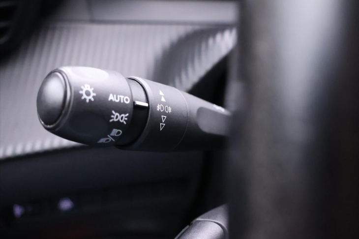 Peugeot 2008 1,2 PT Allure LED 1.Maj DPH