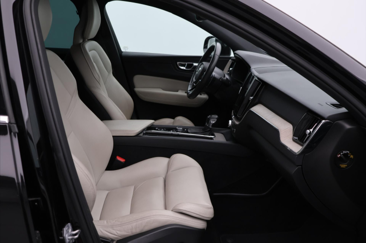 Volvo XC60 2.0 T5 Drive-E AWD Inscription CZ DPH