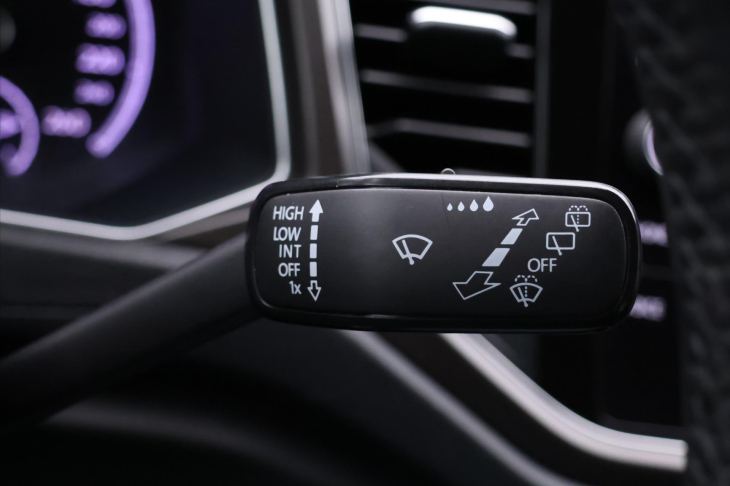 Volkswagen T-Roc 1,0 TSI 85kW Comfort 1.Maj DPH