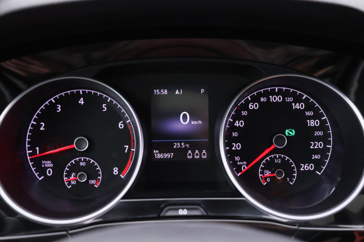 Volkswagen Touran 1,8 TSI DSG R-line LED Panorama