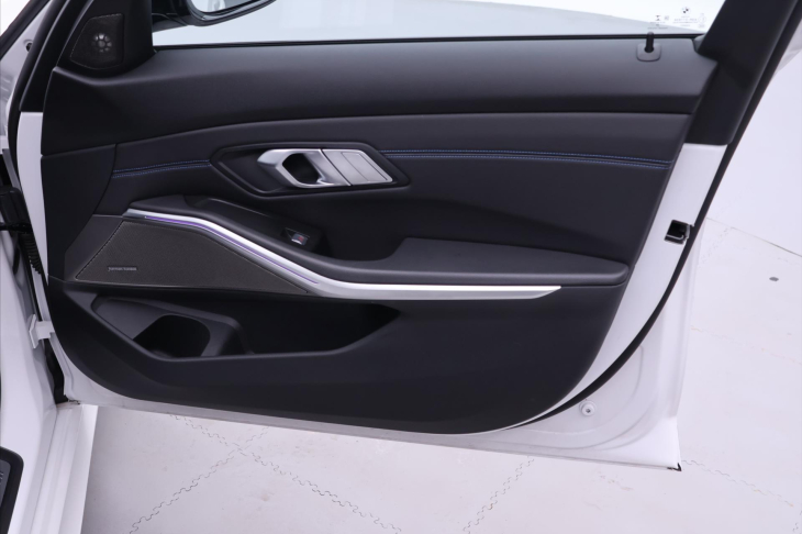 BMW Řada 3 2.0 330i 190kW M-Sport CZ DPH