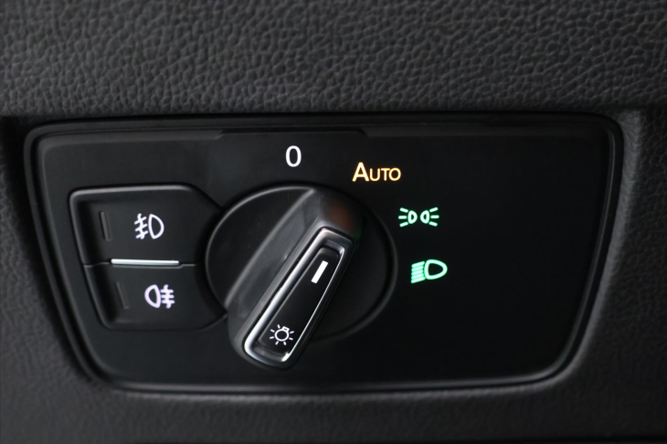 Volkswagen Passat 2,0 TDI 110kW DSG LED ACC Pano