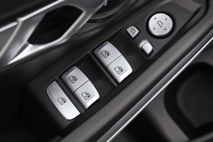 BMW Řada 3 2,0 330e xDrive M-Paket Laser