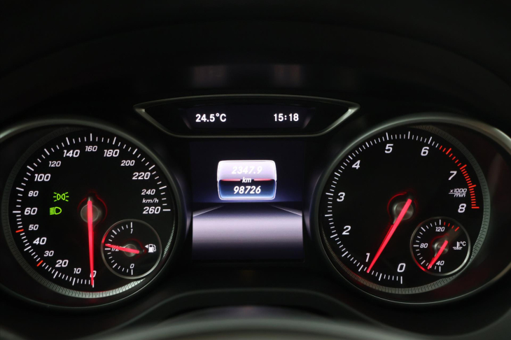 Mercedes-Benz CLA 1,6 180 90kW Entry Kůže Navi
