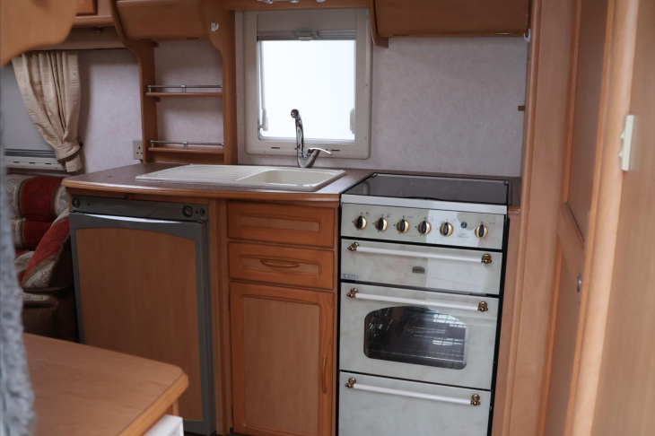 Coachmen Ostatní Caravan VIP 460/2 obytný přívěs