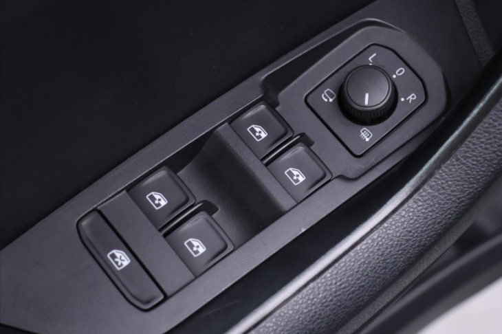 Škoda Karoq 2,0 TSI DSG 4x4 Sportline DPH