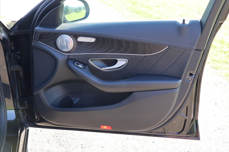 Mercedes-Benz Třídy C 2,0 200 T AMG LED Navi Kůže