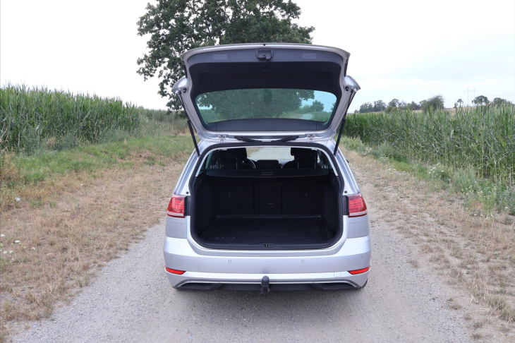 Volkswagen Golf 2.0 TDI 110kW DSG LED Join Tažné