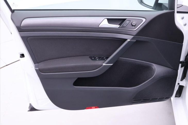 Volkswagen Golf 1,0 TSI 85kW CZ 86 000 km