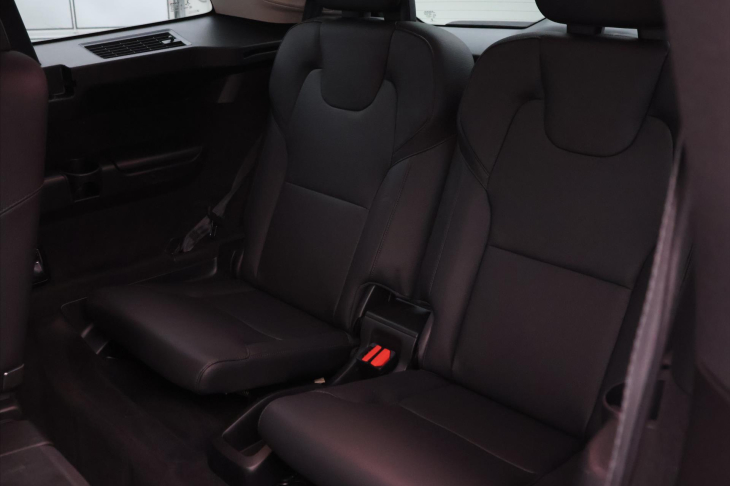 Volvo XC90 2,0 B5 173 kW AWD 7 Míst DPH CZ