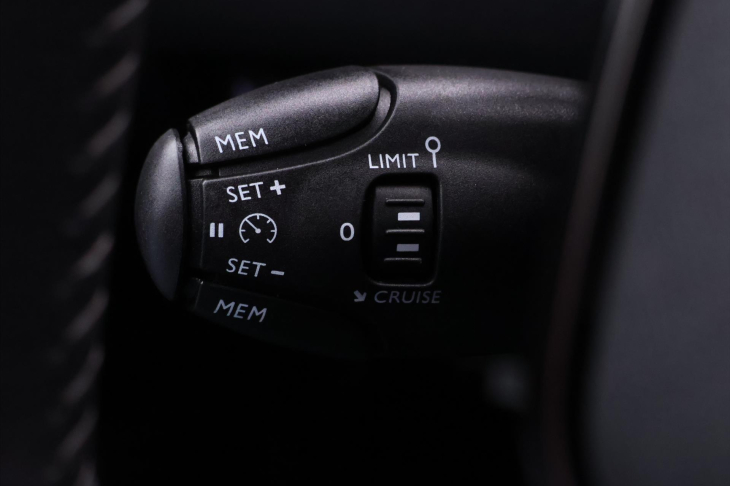 Peugeot 2008 1,2 PT 96kW Aut Allure CZ 1Maj