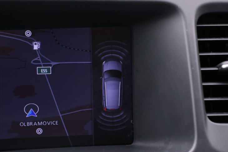 Volvo V60 2,4 D4 V5 120kW AWD R-design