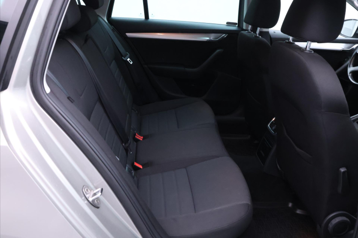 Škoda Octavia 1,6 TDI 77kW Elegance Tažné CZ