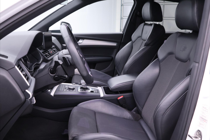 Audi Q5 2,0 TDI S-line 4x4 CZ