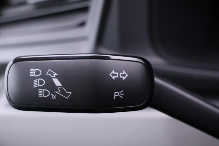 Volkswagen Transporter 2,0 TDI 81kW Klima 9-Míst DPH