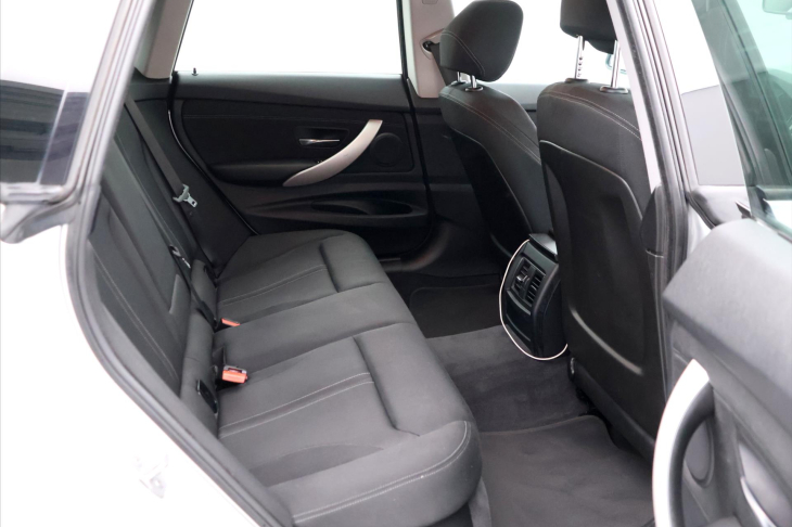 BMW Řada 3 2,0 320d 140kW xDrive CZ Sport-line