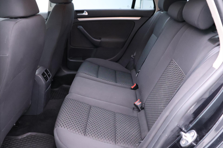 Volkswagen Golf 1,6 TDI DSG Webasto Serv.Kniha