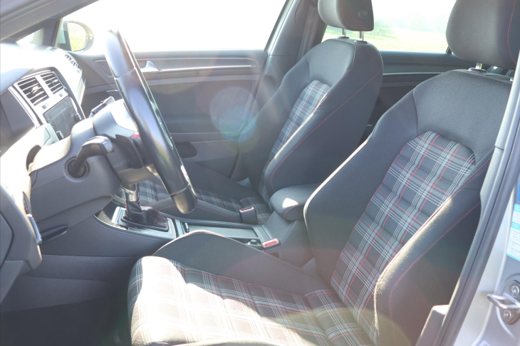 Volkswagen Golf 2,0 GTI 180kW DSG Performance