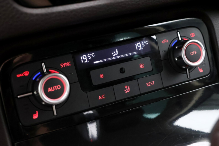 Volkswagen Touareg 3,0 TDI V6 150kW DSG 4M Kůže
