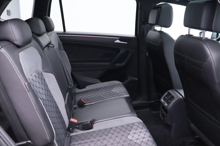 Volkswagen Tiguan Allspace 2,0 TSI DSG 4M R-Line 7Míst DPH