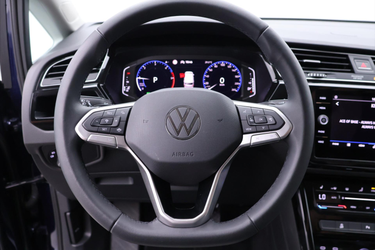 Volkswagen Touran 2,0 TDI DSG Highline 7Míst DPH