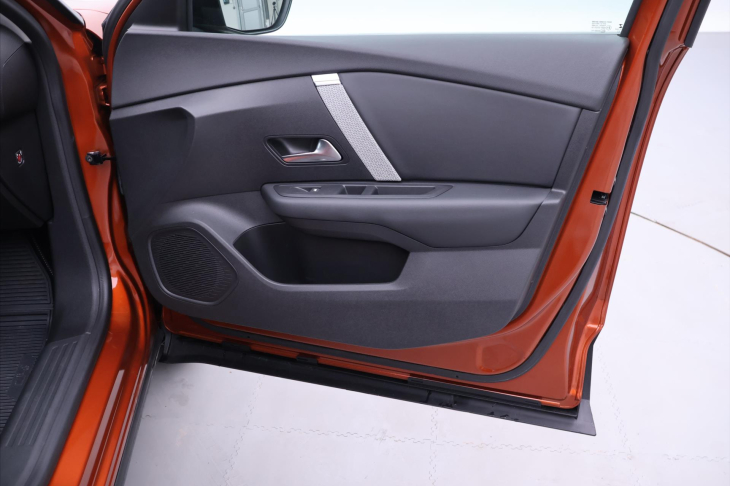 Citroën C4 1,2 PT 96kW Shine Aut Kůže HUD