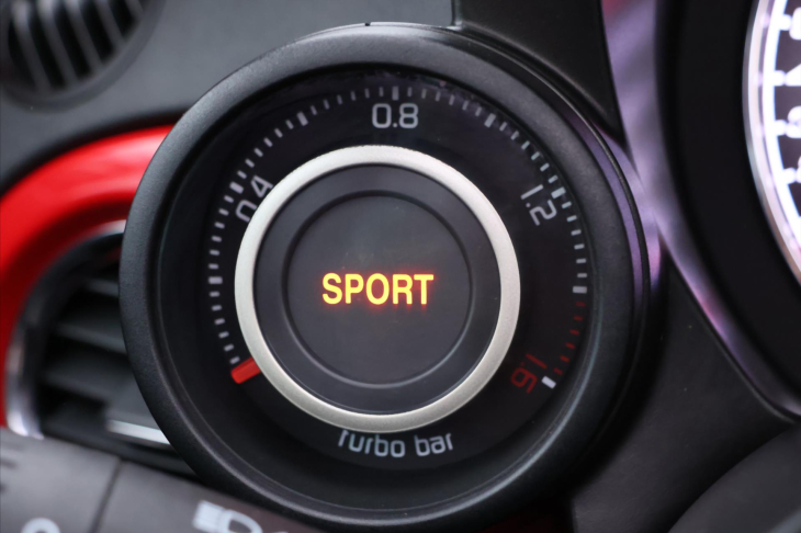 Abarth 500 1,4 Turbo 99kW Cabrio Akrapovič