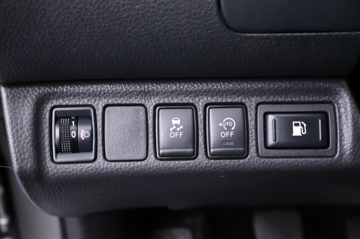 Nissan Navara 2,3 dCi 120kW King Cab CZ DPH