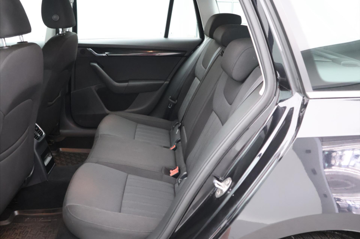 Škoda Octavia 1.6 TDI CZ Style Kessy LED DPH