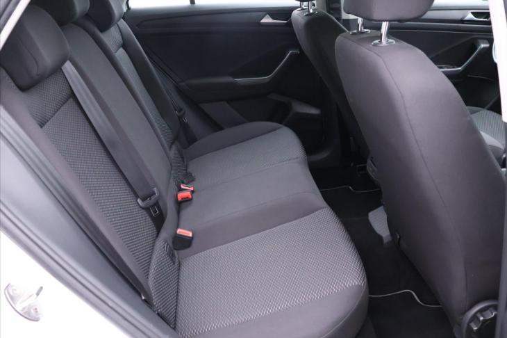 Volkswagen T-Roc 1,0 TSI 85kW Aut.klima CZ