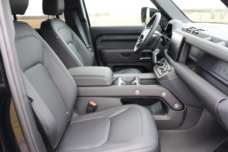 Land Rover Defender 5,0 110 P425 X-DYNAMIC CZ DPH