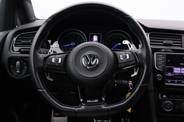Volkswagen Golf 2,0 TSI R 221kW 4Motion DSG