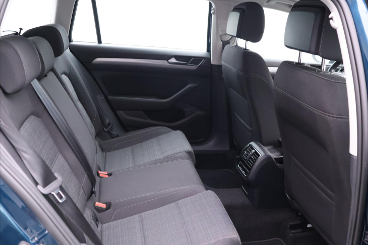 Volkswagen Passat 2,0 TDI DSG Business 1.Maj DPH