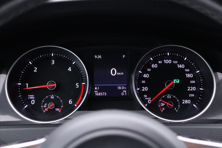 Volkswagen Golf 2,0 TDI 135kW DSG Serv.kniha