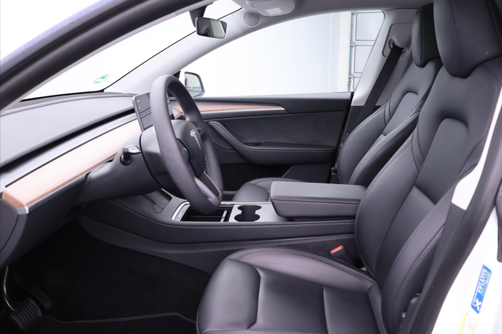 Tesla Model Y Long Range AWD DPH 1.Maj.
