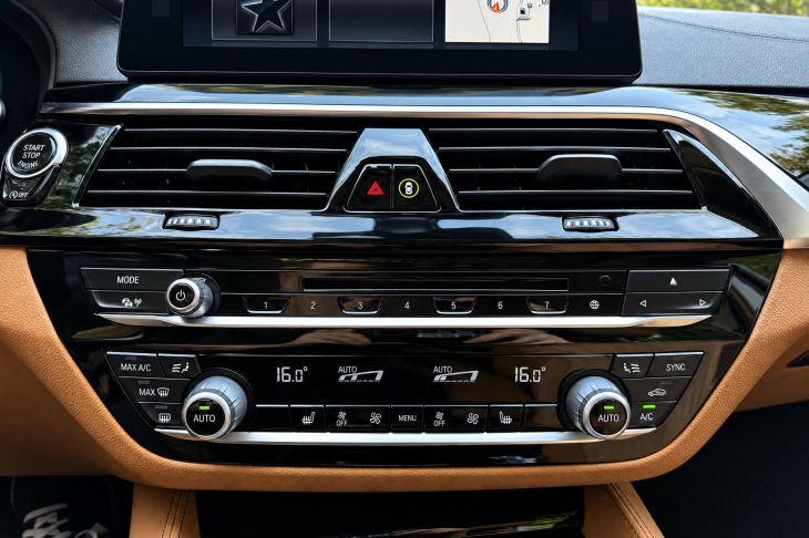 BMW Řada 5 2,0 530i xDrive Luxury Line