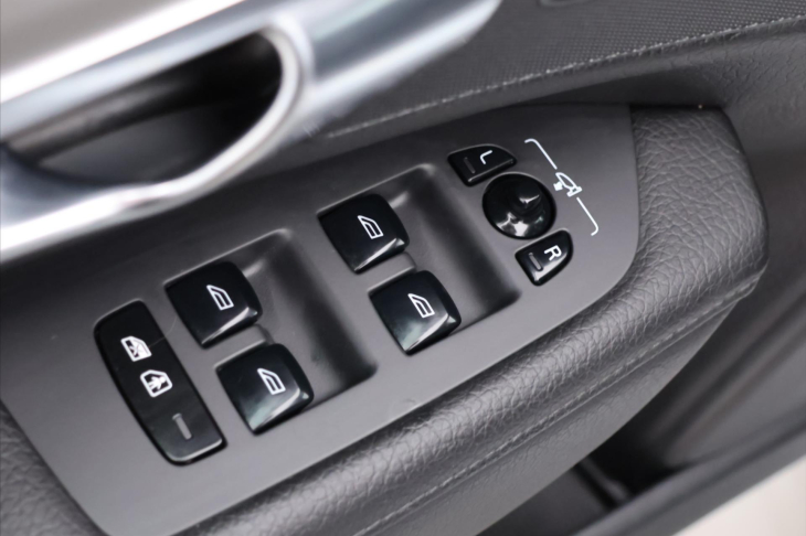 Volvo V90 2,0 D 145 kW Momentum Automat